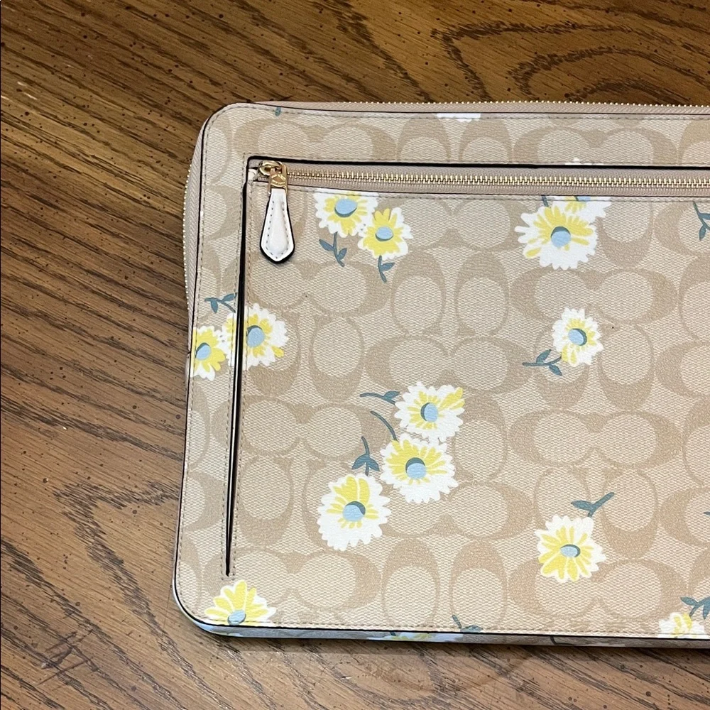 Coach Laptop Sleeve In Signature‎ Canvas With Daisy Print